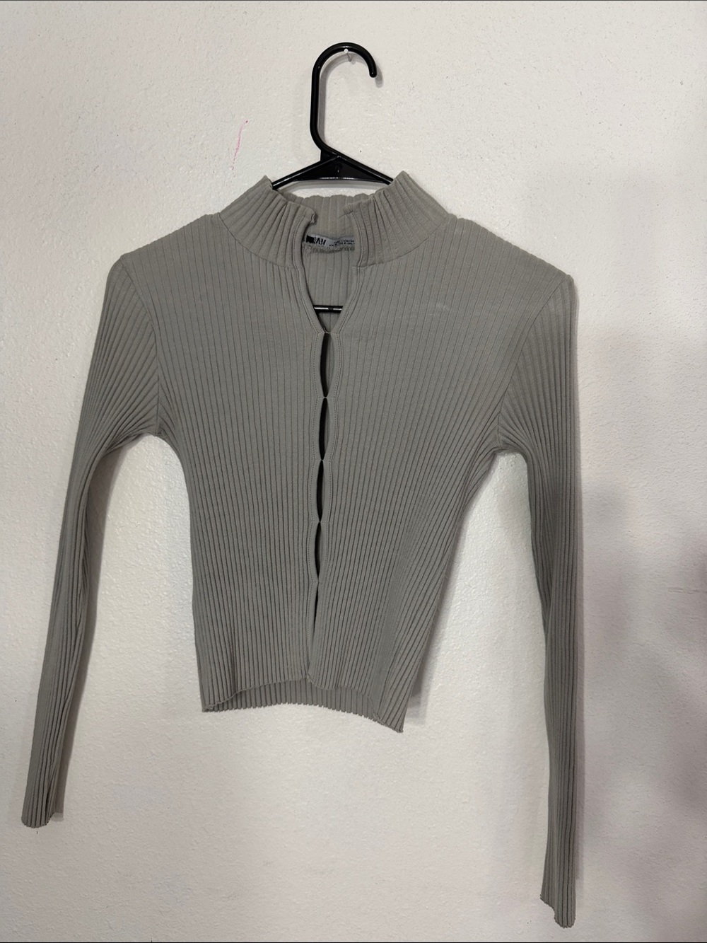 Zara Terez Ribbed Long-Sleeve Crop Top in Light Gray